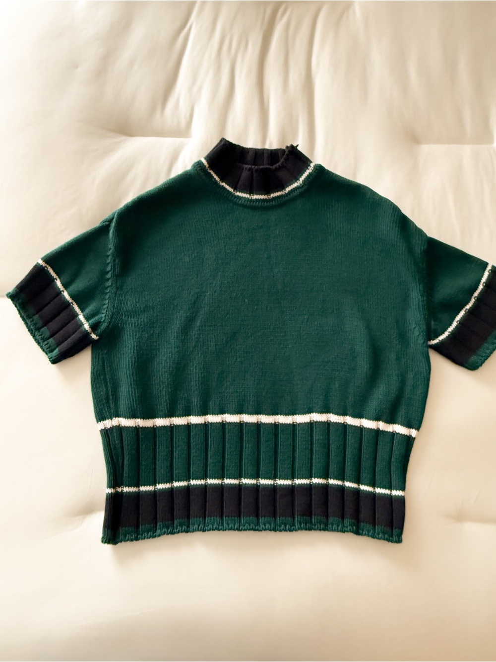 Vintage Green Short-Sleeve Ribbed Hem Sweater